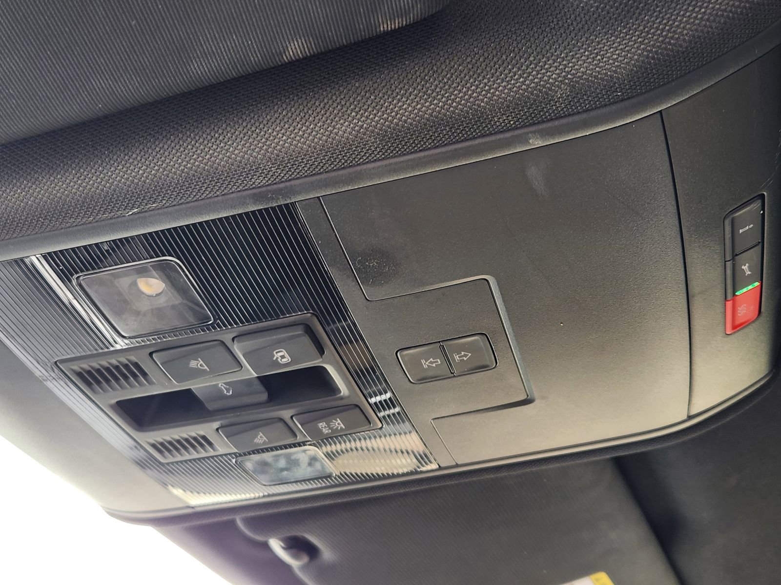 Used 2021 Volkswagen Atlas Cross Sport SE w/ Panoramic Sunroof Package FWD image 28