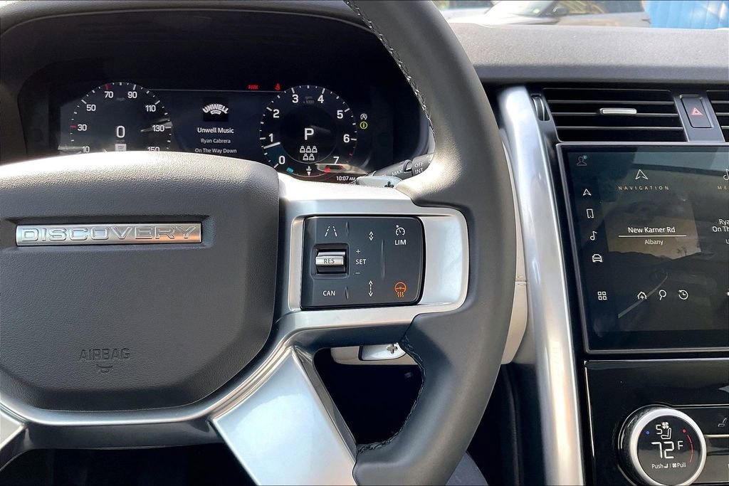 Certified 2025 Land Rover Discovery S image 12