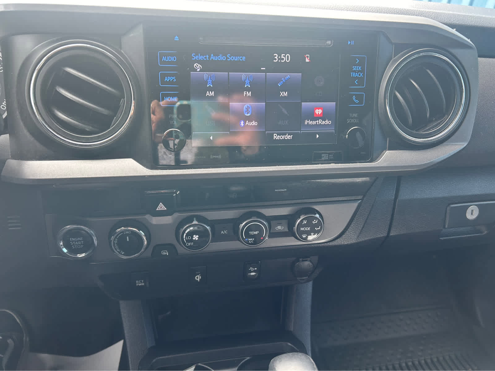 Used 2017 Toyota Tacoma TRD Sport w/ Tow Package (A/T) image 18