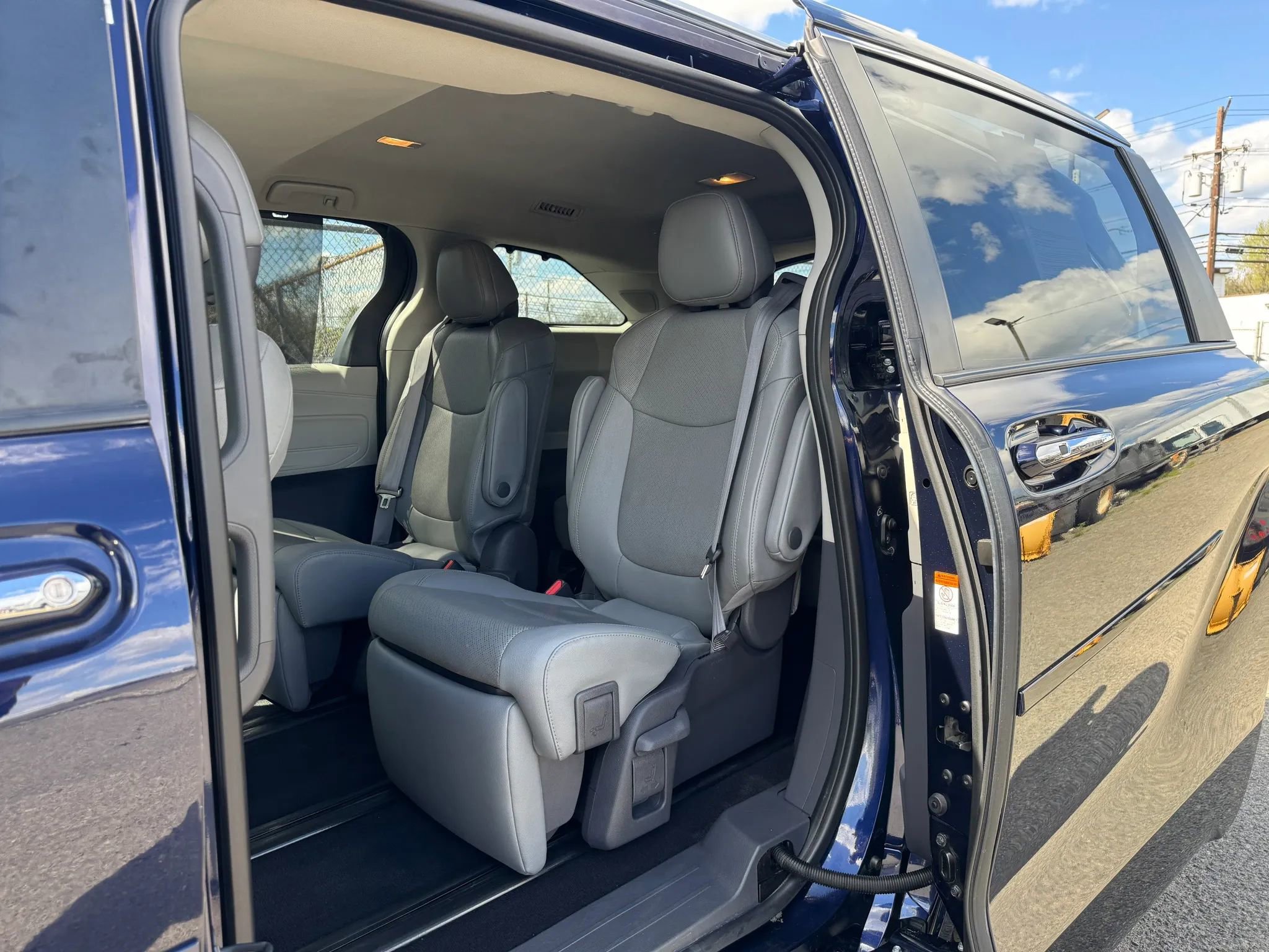 Used 2021 Toyota Sienna Limited FWD image 20