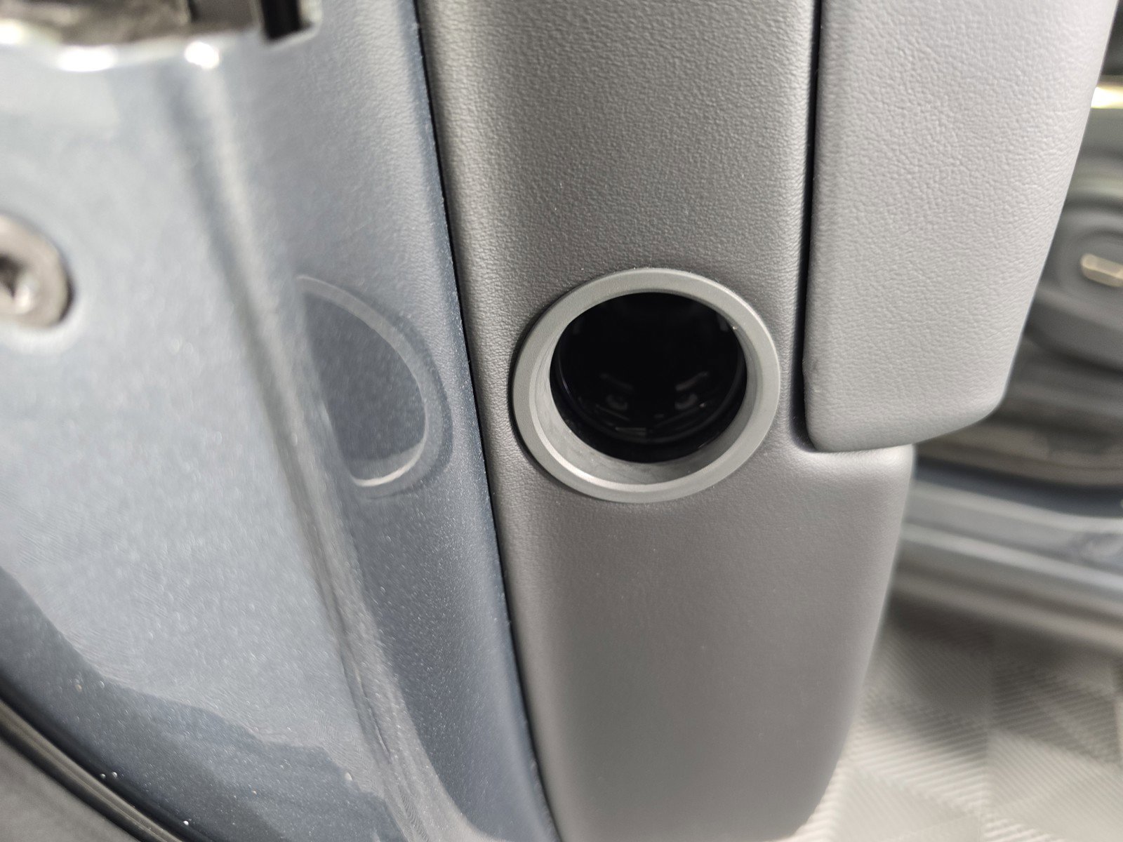 Used 2022 Rivian R1S Launch Edition image 32