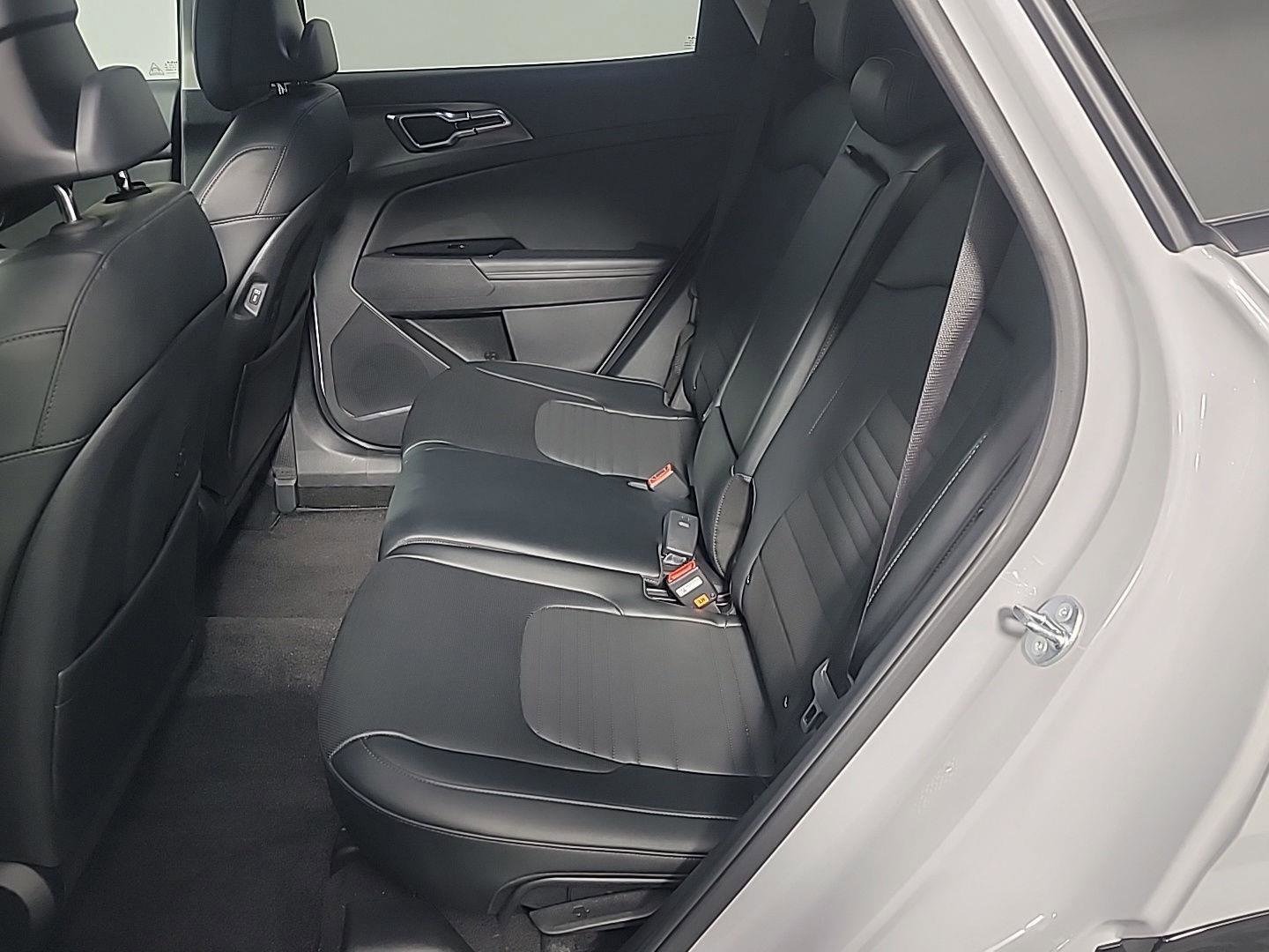 Used 2025 Kia Sportage SX image 17