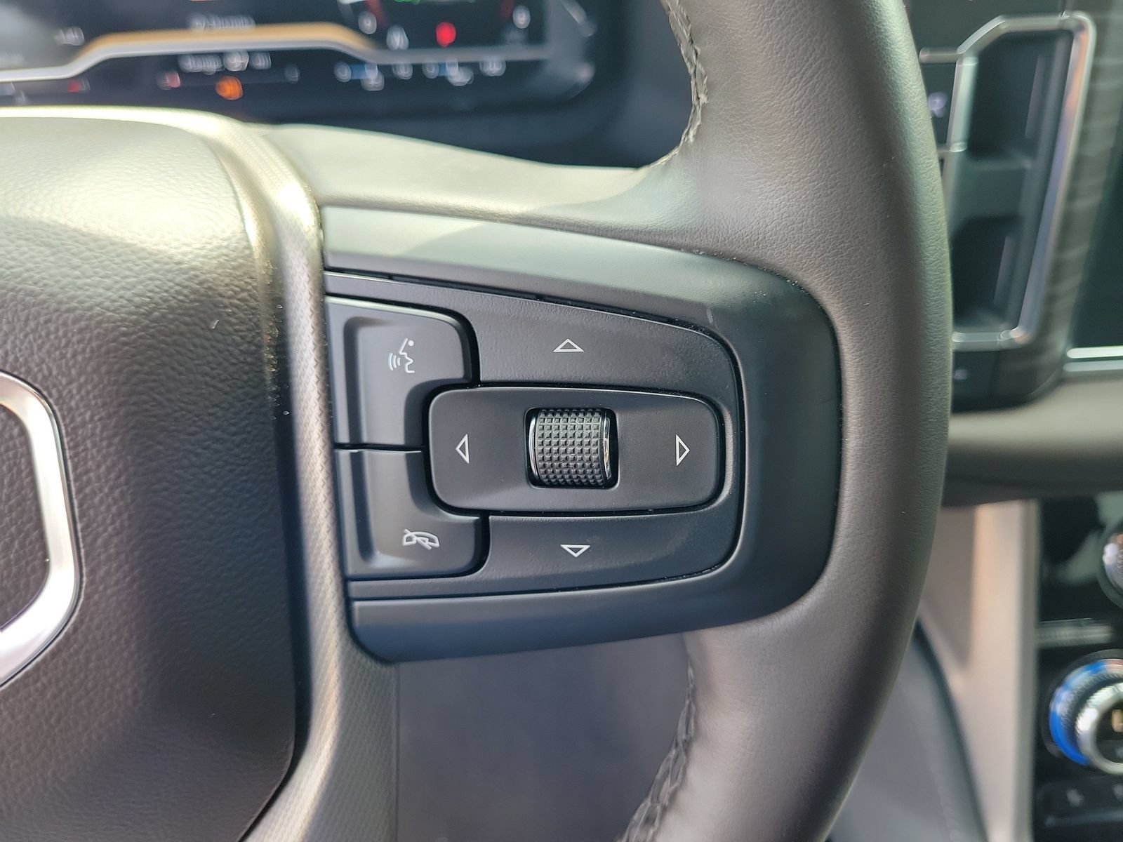 Used 2023 GMC Yukon Denali RWD image 23
