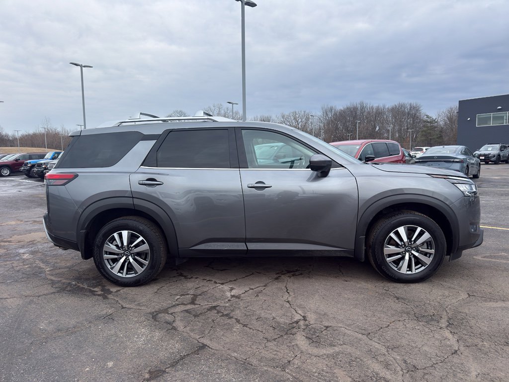 Certified 2024 Nissan Pathfinder SL w/ Black Appearance Package image 4