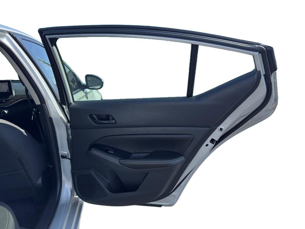 Used 2023 Nissan Altima 2.5 SV w/ SV Premium Package AWD/4WD image 16