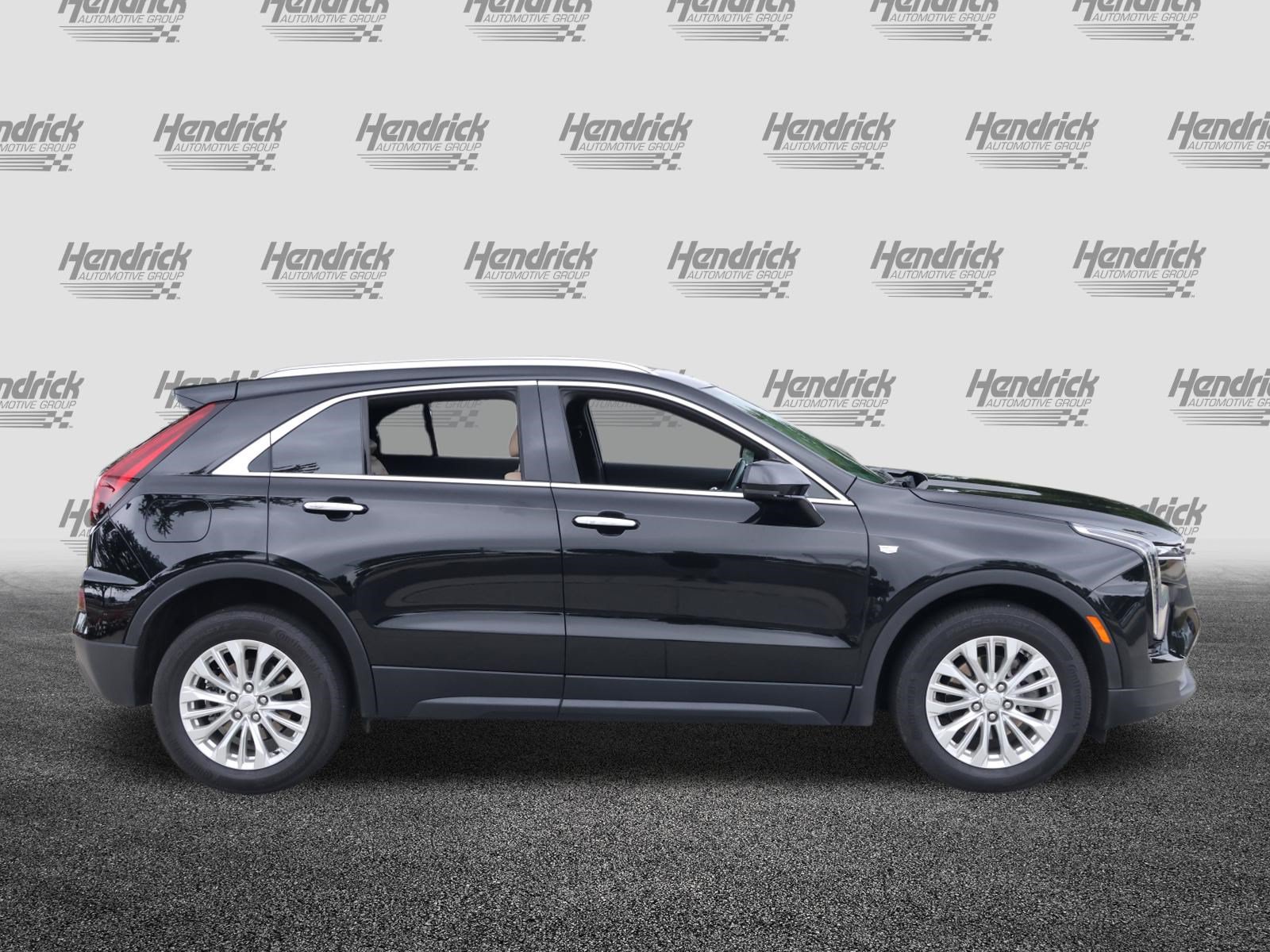 Used 2024 Cadillac XT4 Luxury w/ Cold Weather Package AWD/4WD image 10