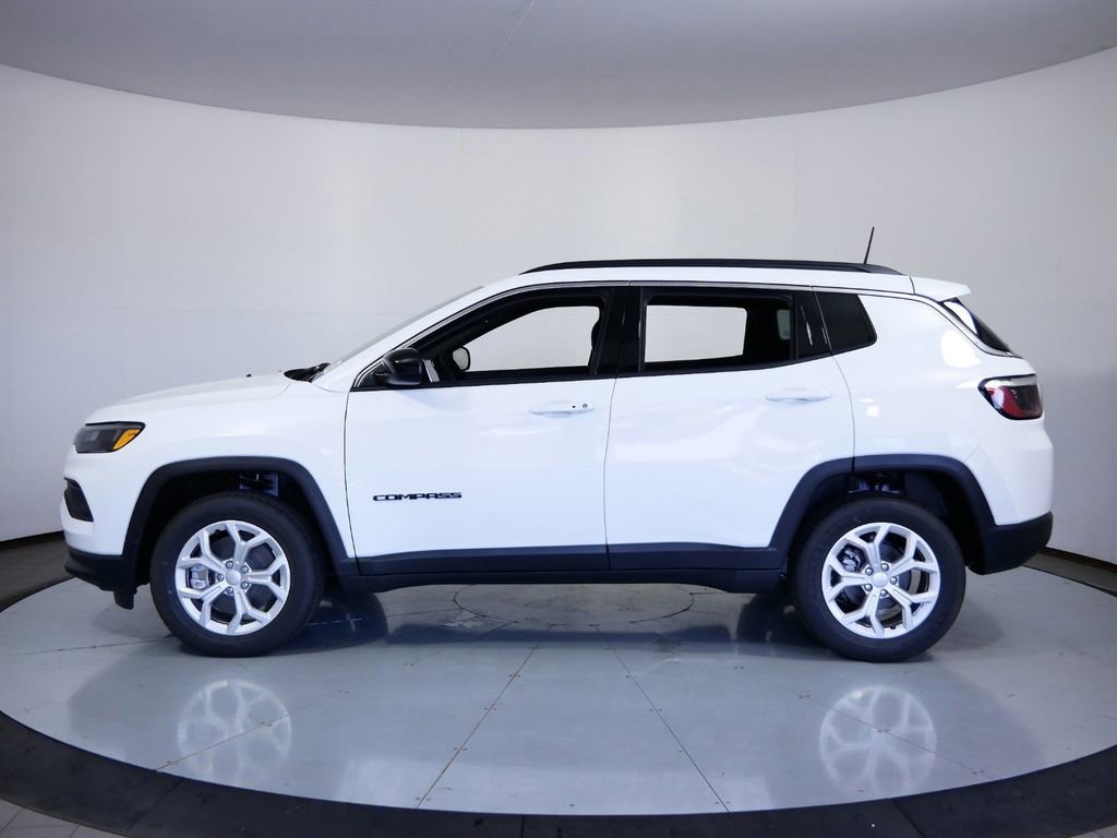 Used 2024 Jeep Compass Latitude image 14