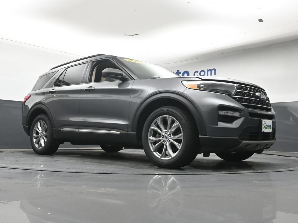 Used 2023 Ford Explorer XLT w/ Equipment Group 202A AWD/4WD image 27