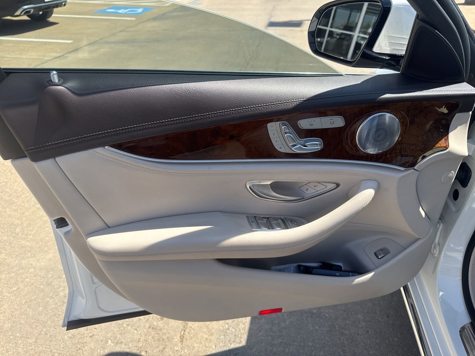 Used 2017 Mercedes-Benz E 300 4MATIC image 9