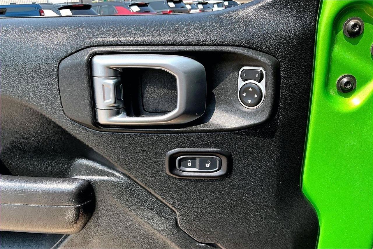Used 2020 Jeep Wrangler Rubicon AWD/4WD image 39