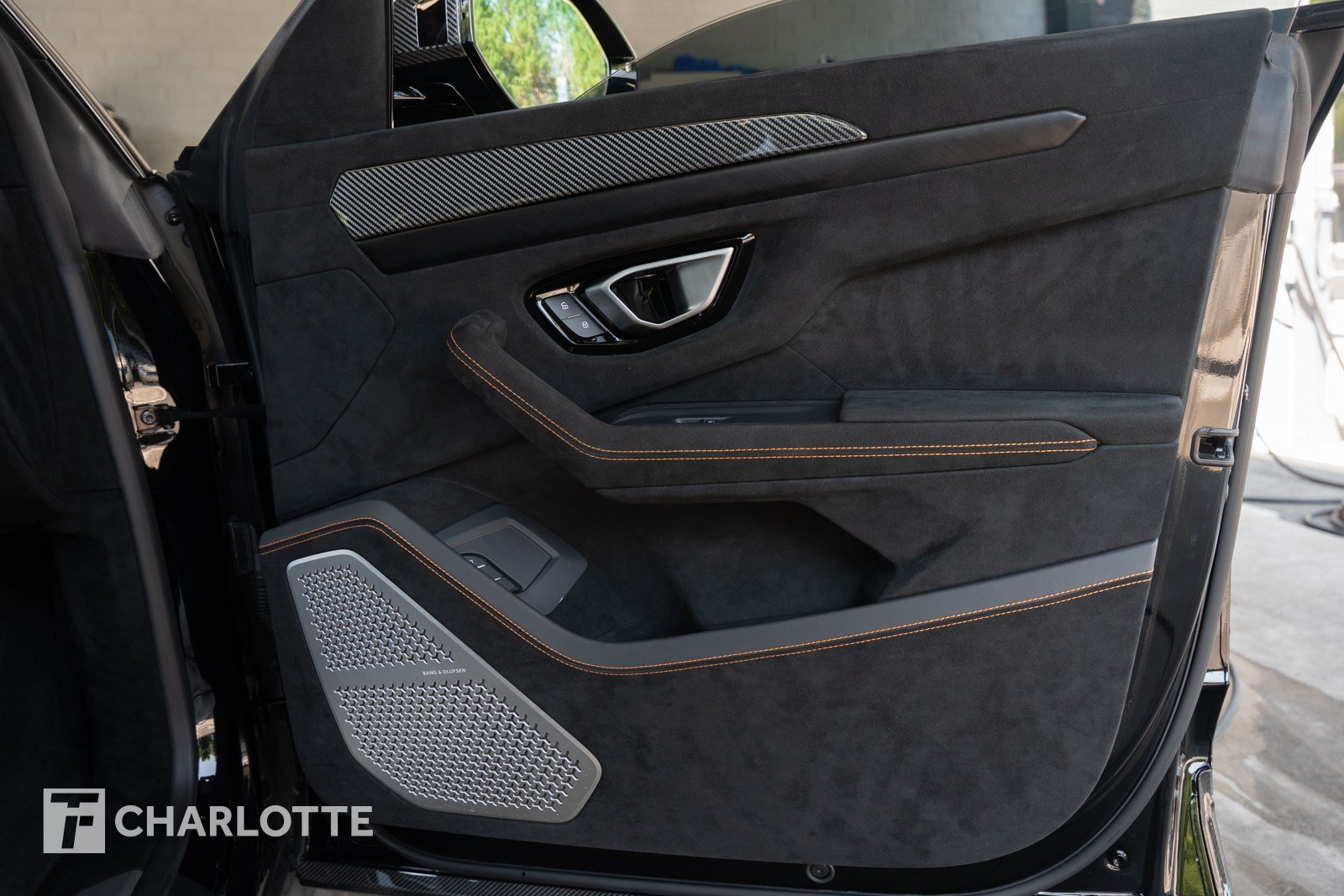 Used 2023 Lamborghini Urus Performante AWD/4WD image 30