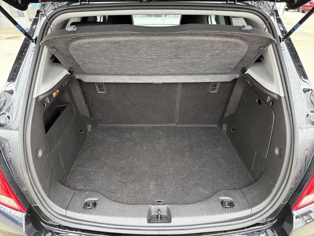Used 2020 Chevrolet Trax LT w/ LT Convenience Package AWD/4WD image 24
