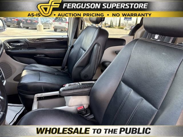 Used 2014 Chrysler Town & Country Touring image 13