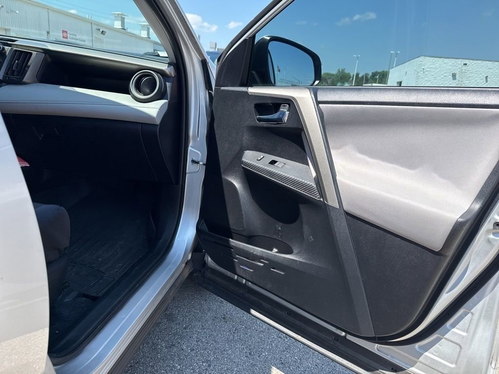 Used 2014 Toyota RAV4 XLE FWD image 16