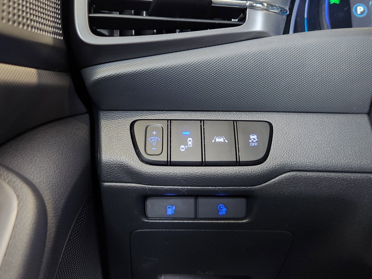 Used 2020 Hyundai Ioniq Limited image 14