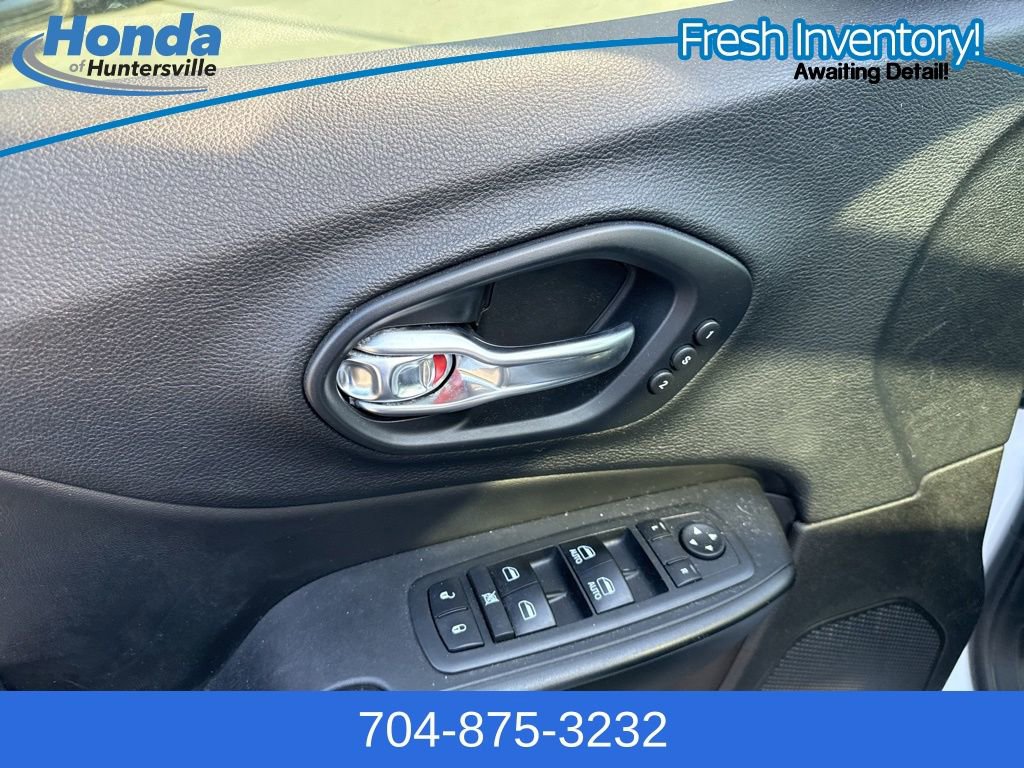 Used 2019 Jeep Cherokee Trailhawk image 20