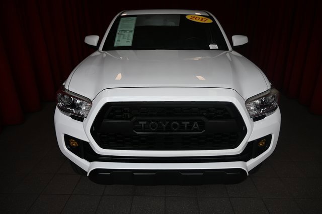 Certified 2017 Toyota Tacoma TRD Off-Road image 16