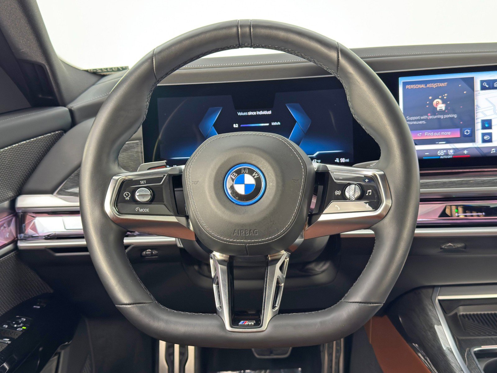 Used 2024 BMW i7 xDrive60 w/ Premium Package image 22