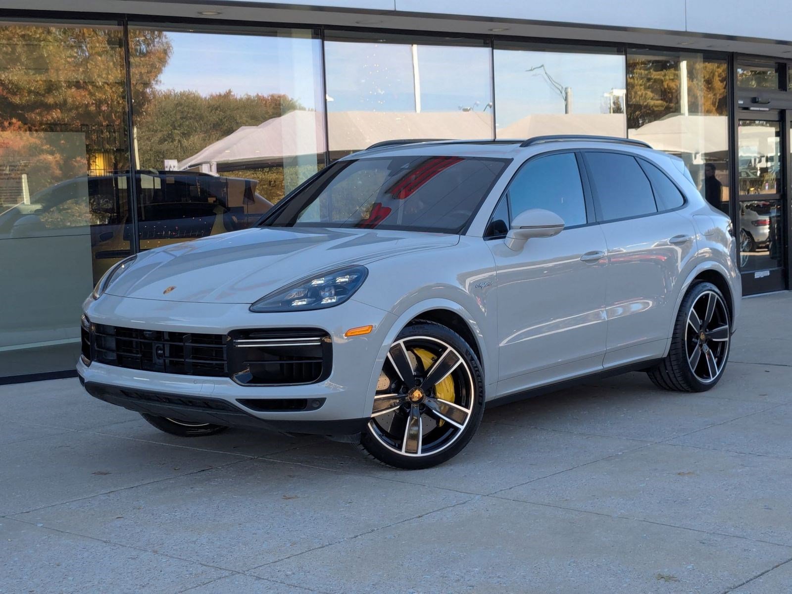 Used 2022 Porsche Cayenne Turbo S image 1