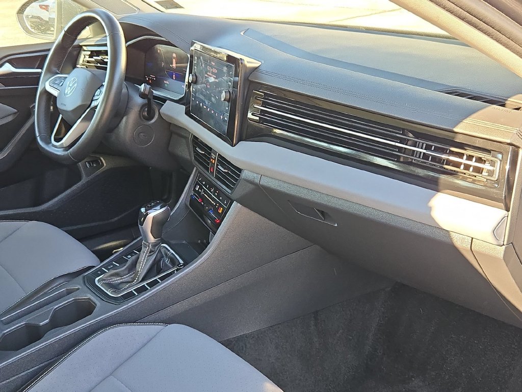 Used 2026 Volkswagen Jetta SE FWD image 33
