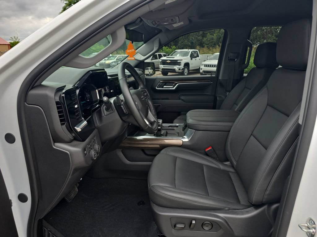 Used 2026 Chevrolet Silverado 1500 LT Trail Boss w/ LT Trail Boss Premium Package AWD/4WD image 26