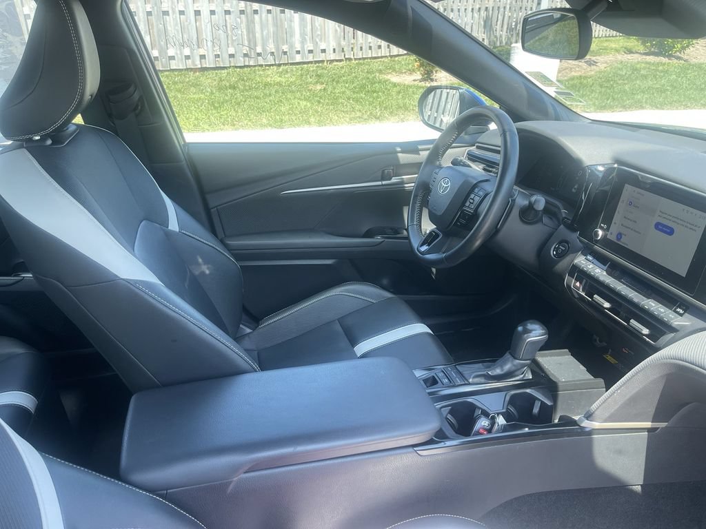 Used 2025 Toyota Camry SE FWD image 28