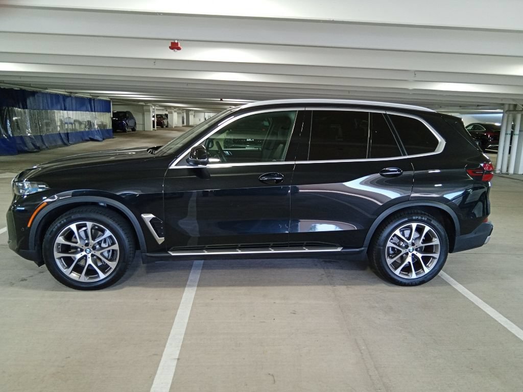 Used 2024 BMW X5 xDrive40i w/ Premium Package AWD/4WD image 8