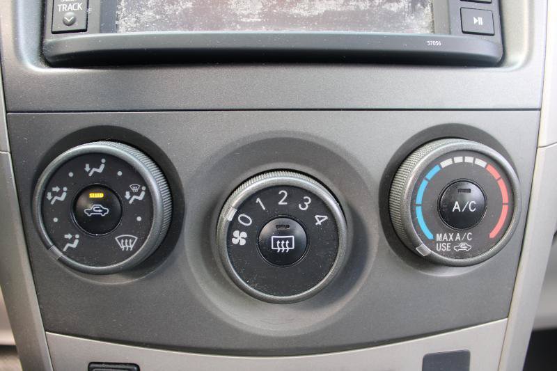 Used 2013 Toyota Corolla LE FWD image 16