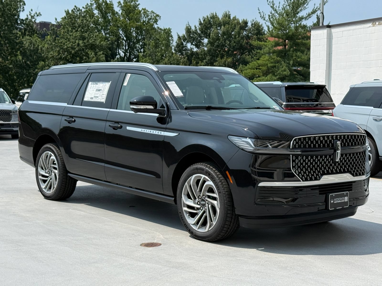 New 2026 Lincoln Navigator L Reserve AWD/4WD image 6