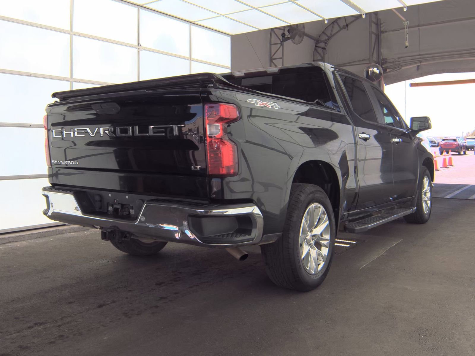 Used 2021 Chevrolet Silverado 1500 LT w/ Convenience Package II AWD/4WD image 4
