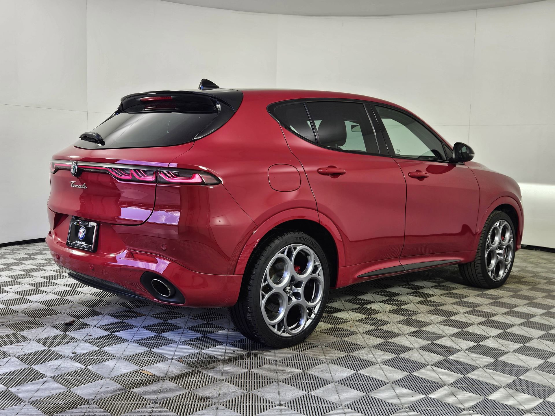 Used 2025 Alfa Romeo Tonale Tributo Italiano AWD/4WD image 7