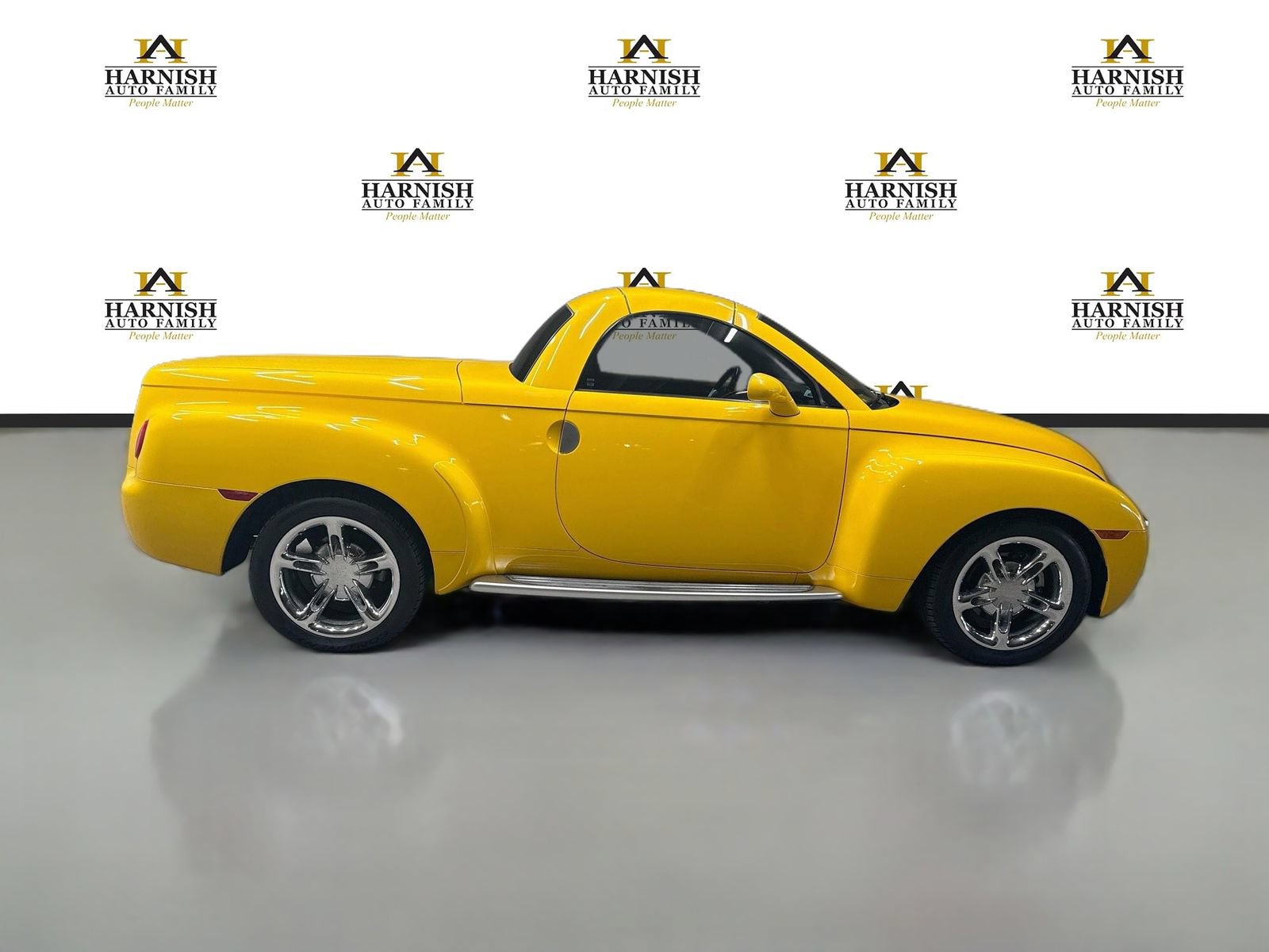 Used 2003 Chevrolet SSR w/ Preferred Equipment Group RWD image 5