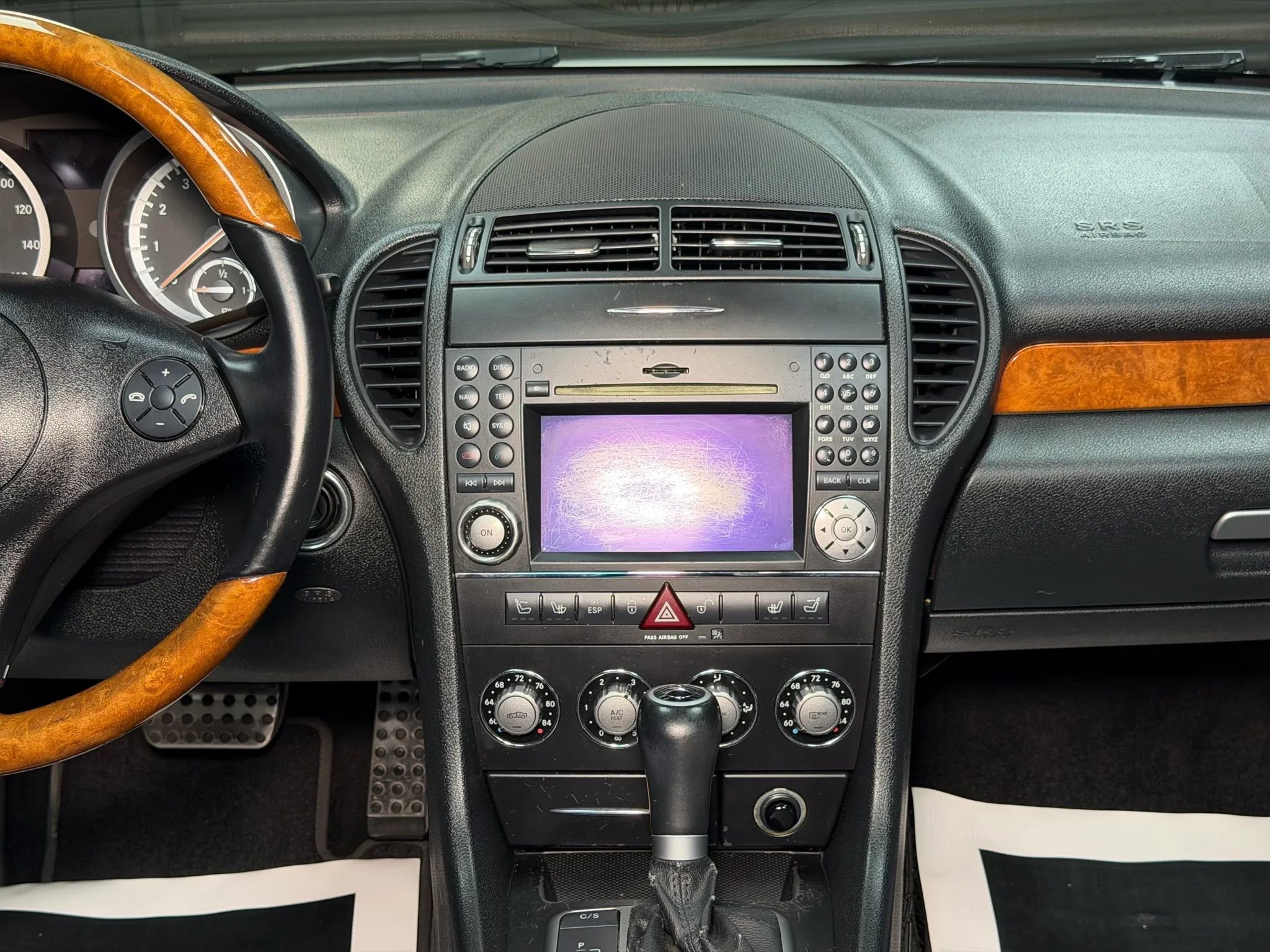 Used 2011 Mercedes-Benz SLK 300 image 18