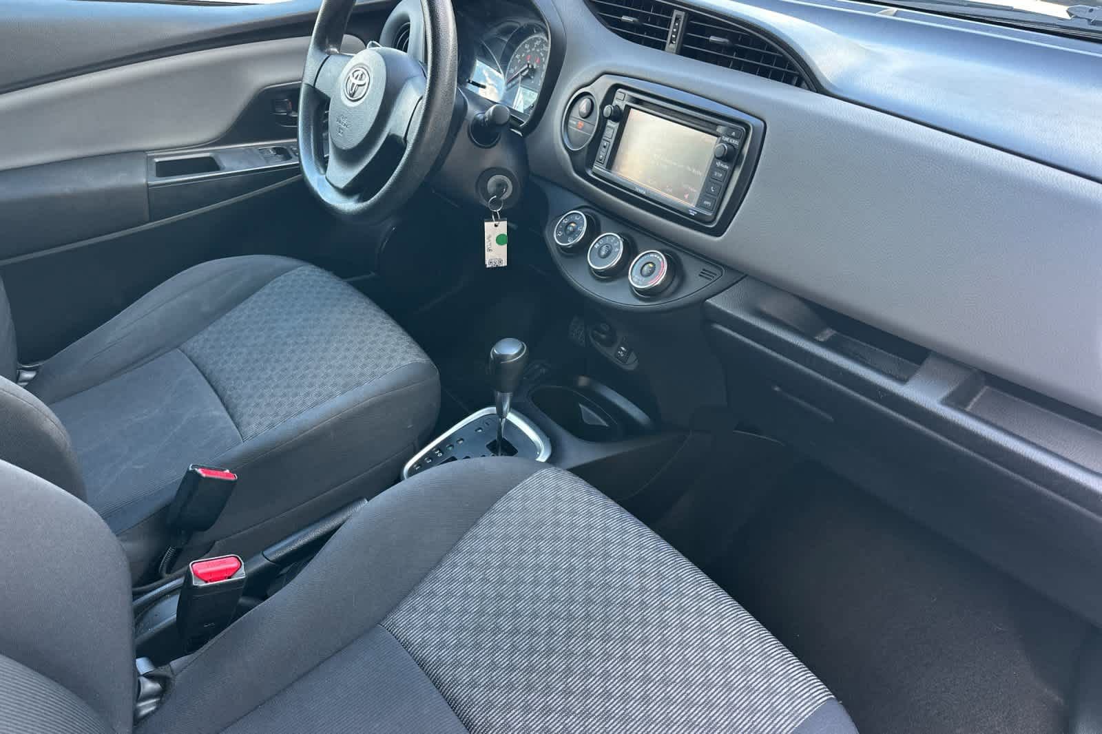Used 2015 Toyota Yaris L image 16