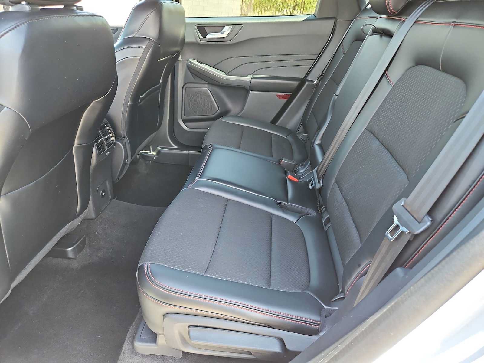 Used 2025 Ford Escape ST-Line FWD image 19