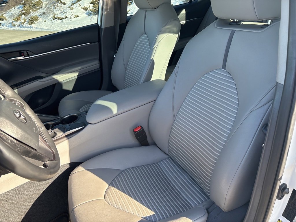 Used 2023 Toyota Camry SE w/ Cold Weather Package image 18