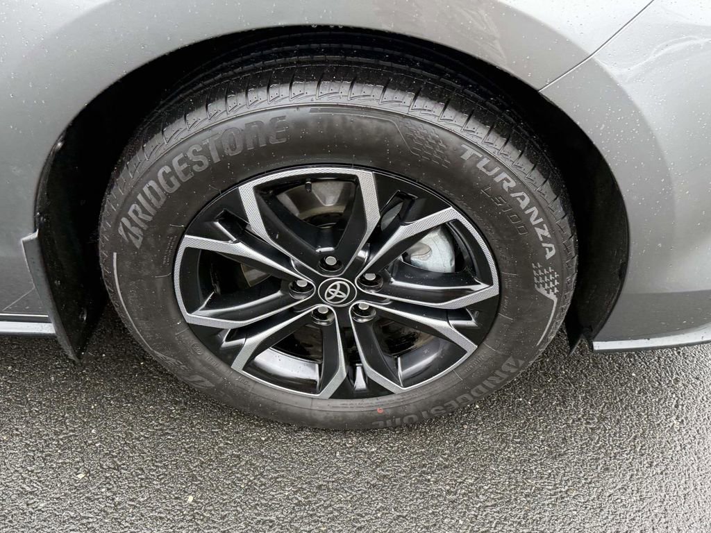 Used 2026 Toyota Sienna Platinum image 7