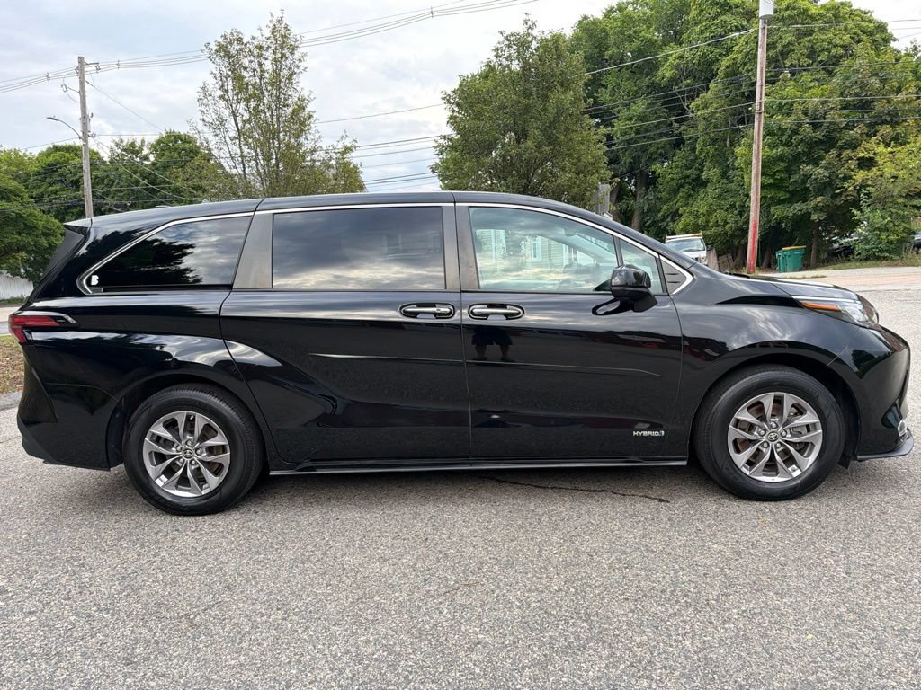 Used 2021 Toyota Sienna XLE AWD/4WD image 7