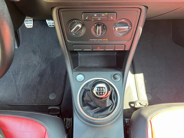 Used 2013 Volkswagen Beetle 2.0T FWD image 17