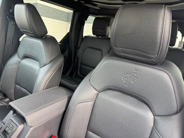 Used 2025 Ford Bronco Badlands image 15