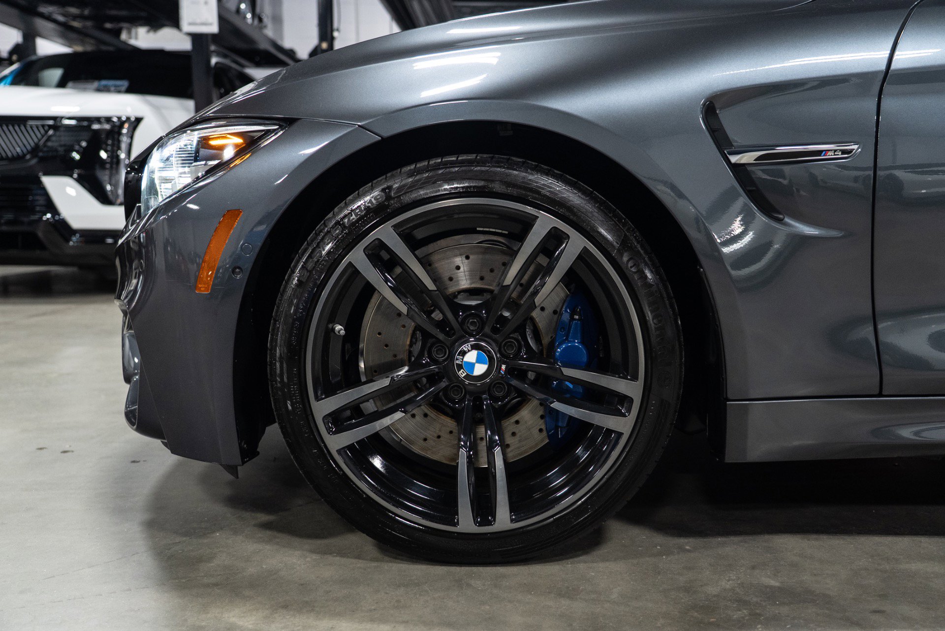 Used 2018 BMW M4 Convertible w/ Executive Package image 2