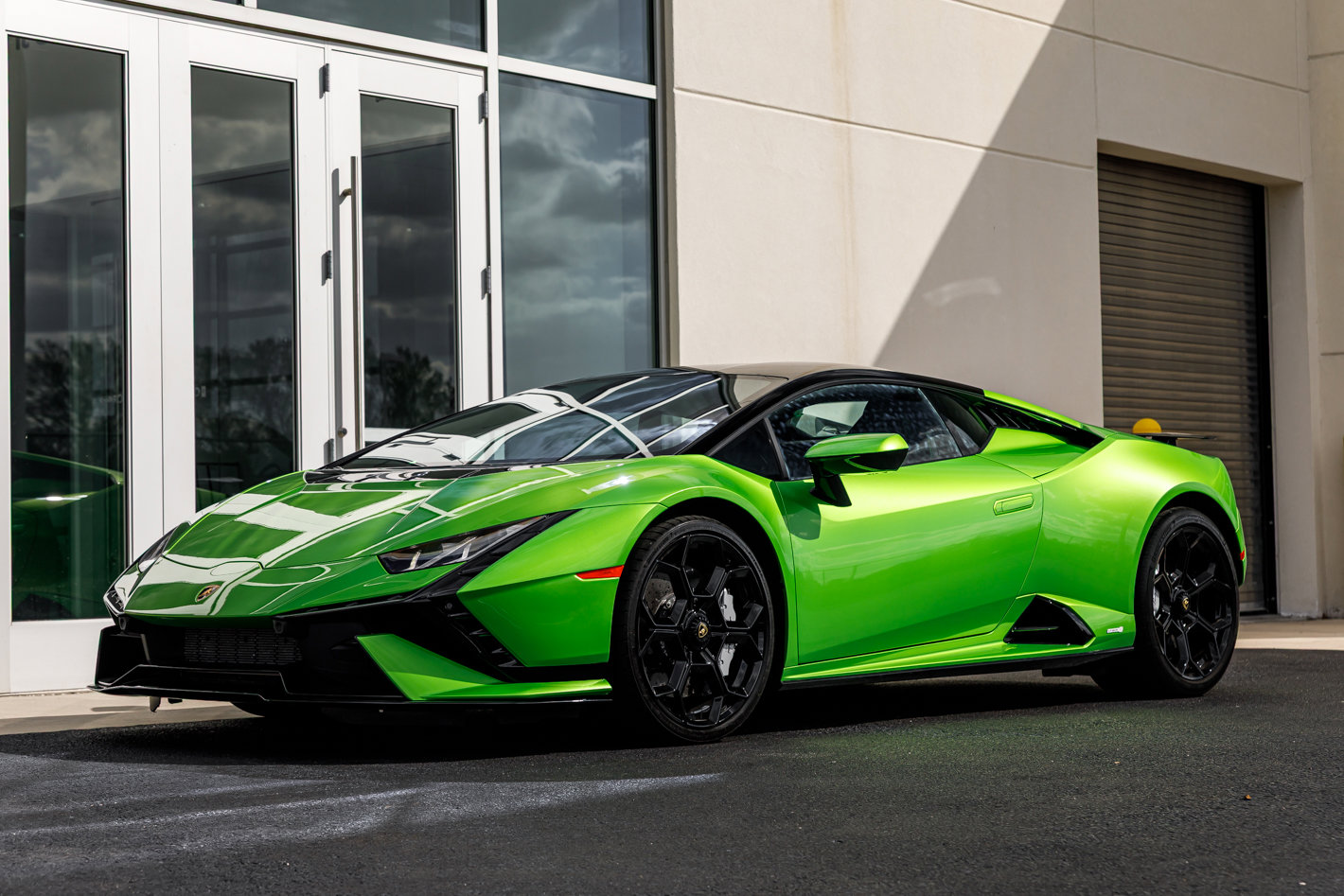 Used 2023 Lamborghini Huracan Tecnica image 8