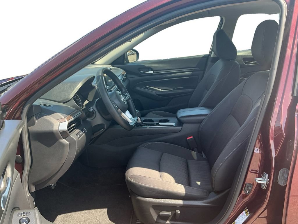 Used 2025 Nissan Altima 2.5 SV FWD image 14