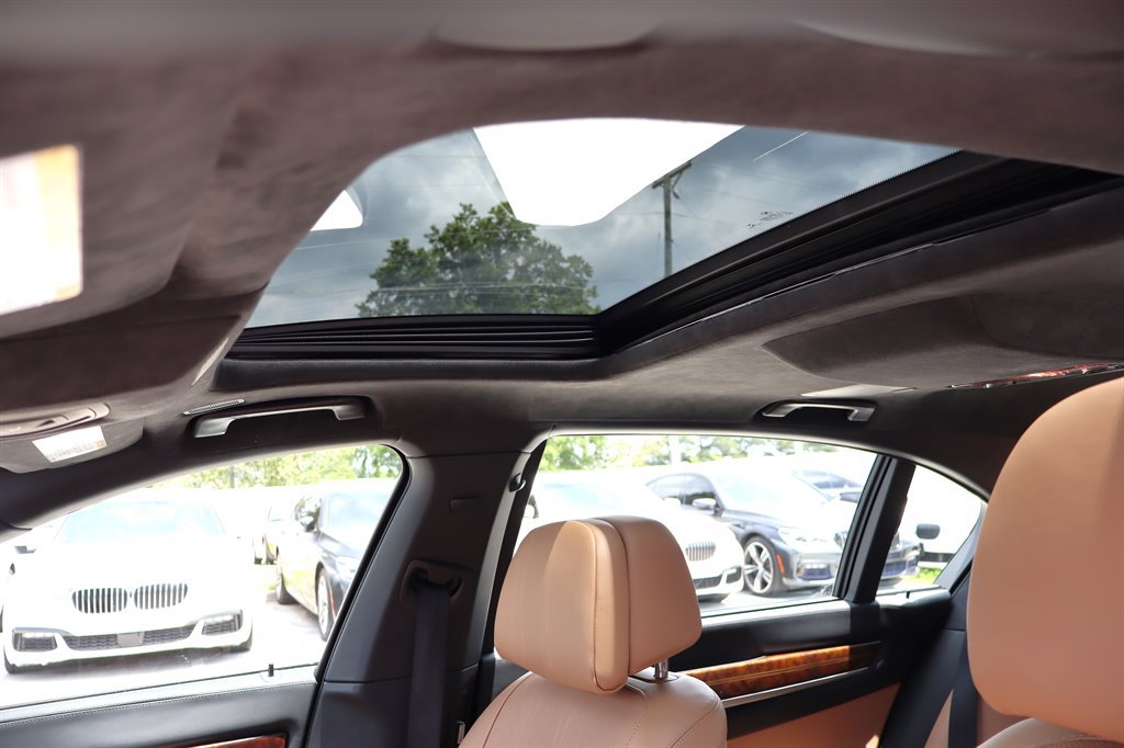Used 2015 BMW 750Li RWD image 22