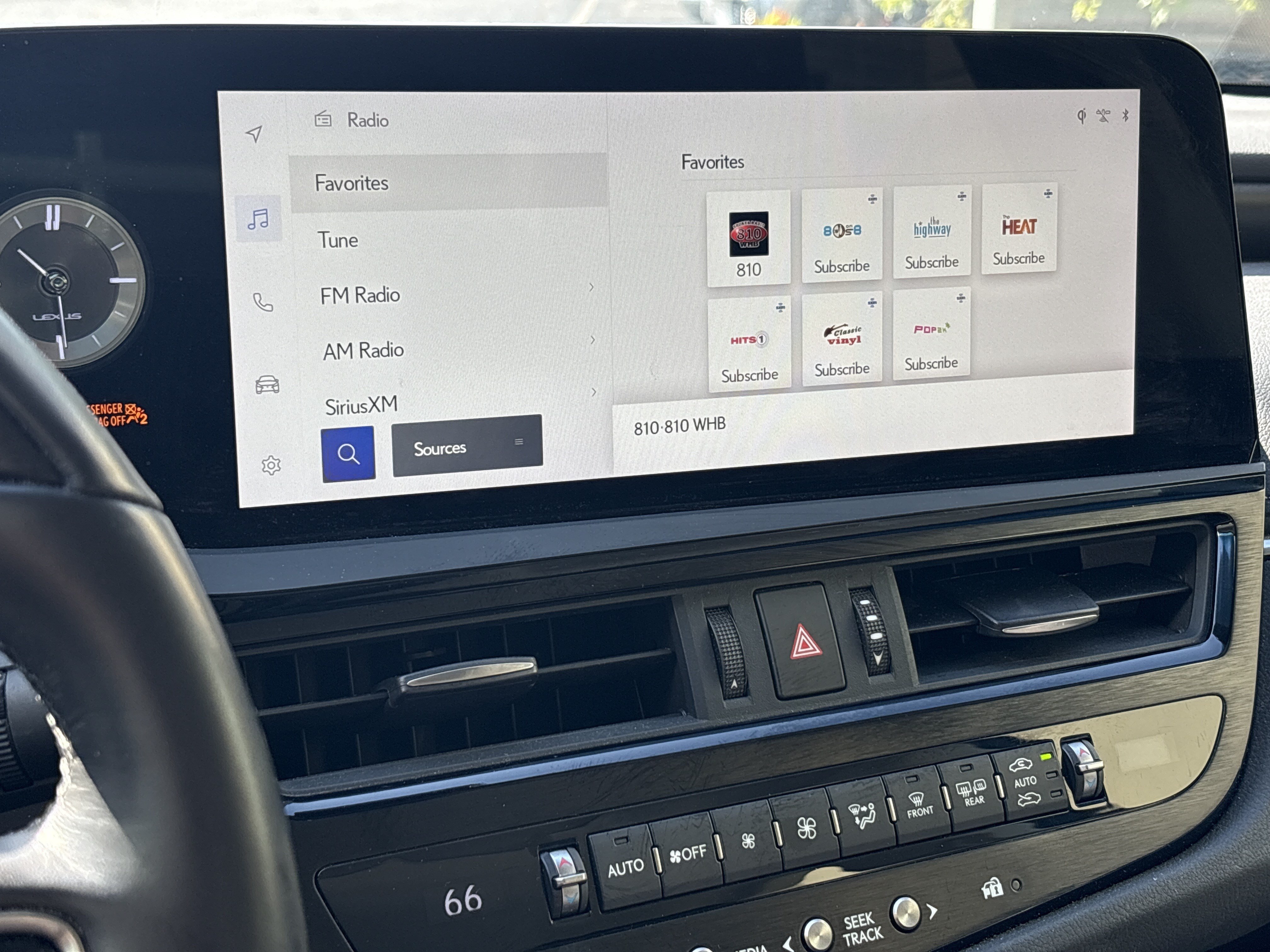Used 2023 Lexus ES 300h w/ Accessory Package (Z2) FWD image 23