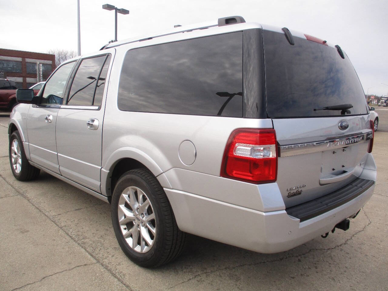 Used 2017 Ford Expedition EL Limited w/ Equipment Group 301A image 4