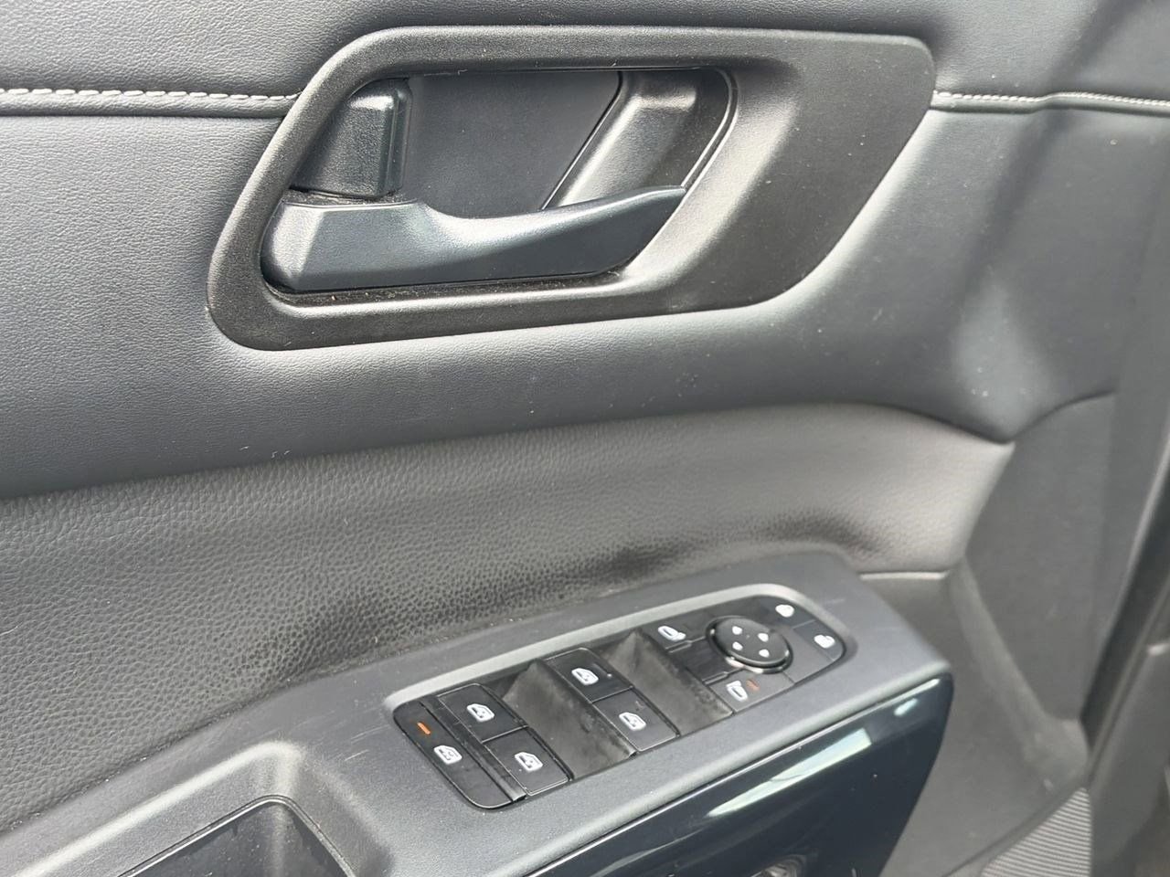 Certified 2025 Nissan Pathfinder S FWD image 25