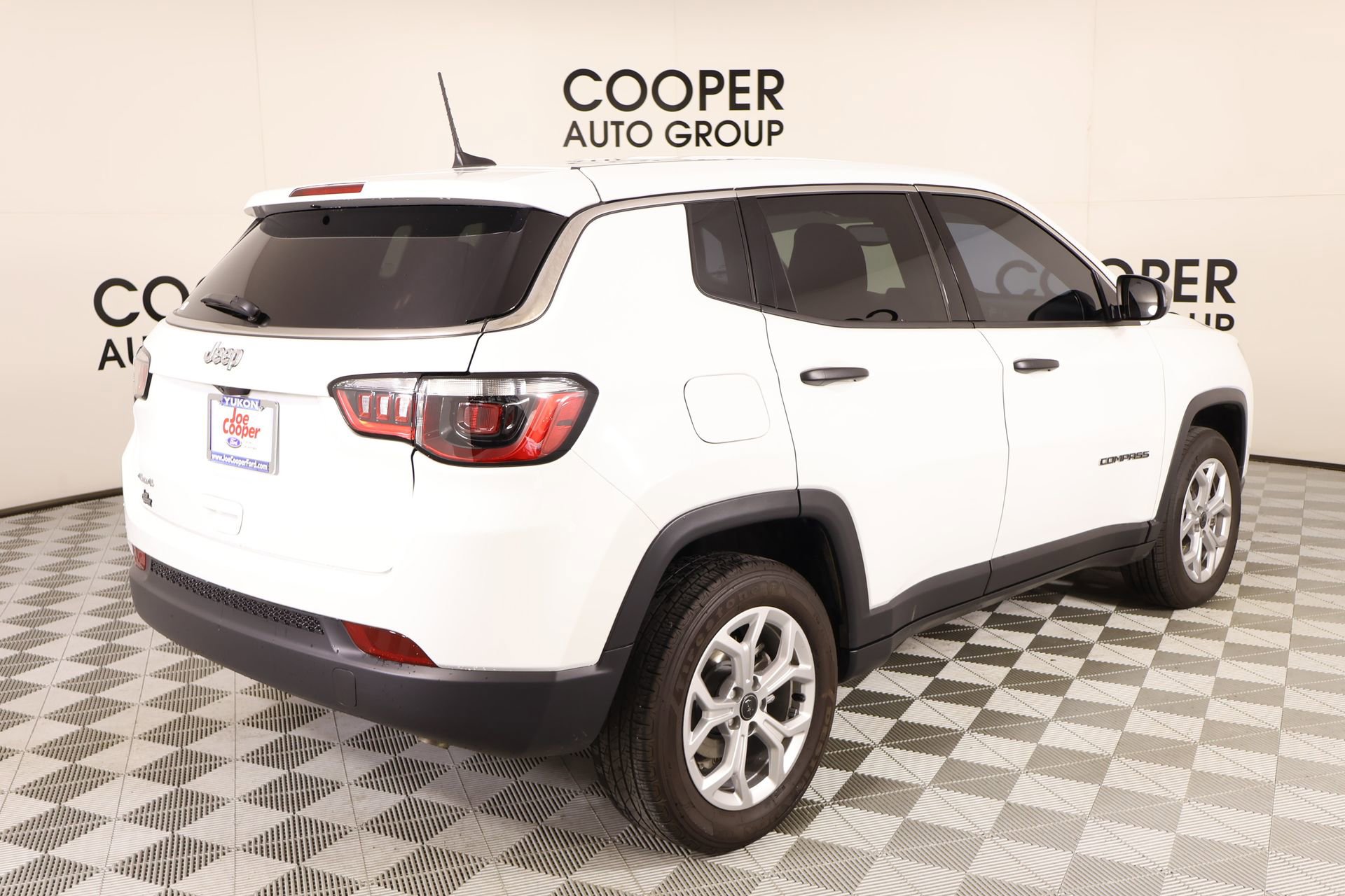 Used 2025 Jeep Compass Sport image 19