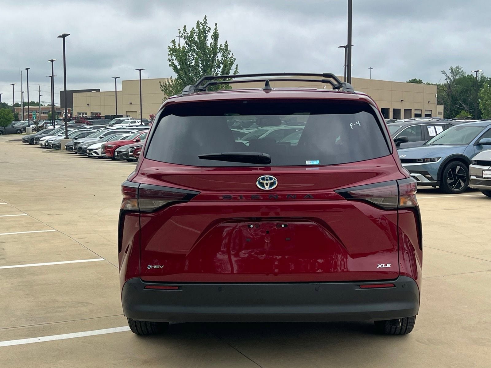 Used 2025 Toyota Sienna XLE FWD image 11