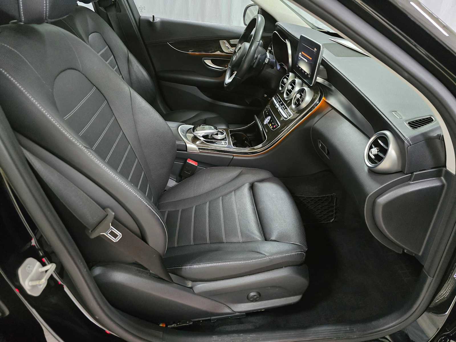 Used 2016 Mercedes-Benz C 350e Sedan image 11